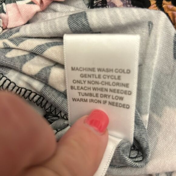 Bixby Nomad black floral elastic tie waist shorts Size L ( 12-14 ) New - Picture 6 of 7